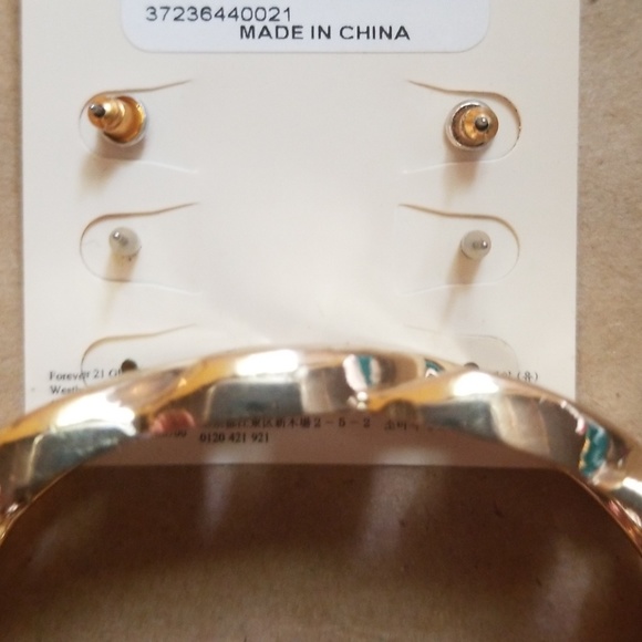 Gold Chain Link Braclet - Picture 2 of 2